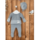 CONJUNTO 3PZAS PRIMERA PUESTA GRIS POMPONES BLANCOS