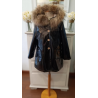 ABRIGO ACHAROLADO NEGRO CON  CAPUCHA PELO NATURAL